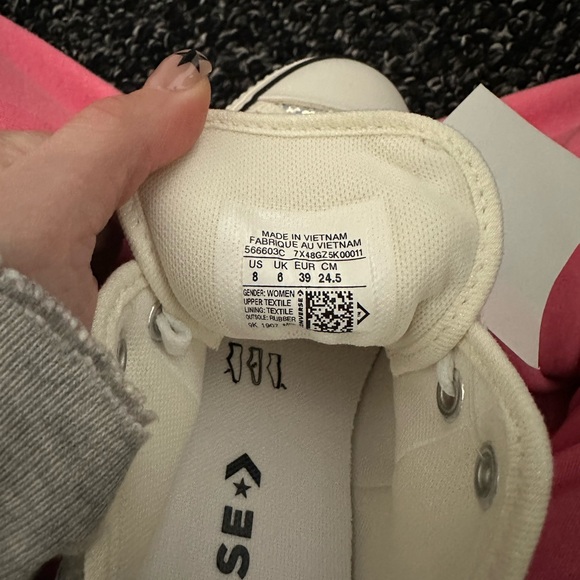 Converse White Low-Top Sneakers with Rubber Toe Cap and Canvas Upper - Picture 5 of 5